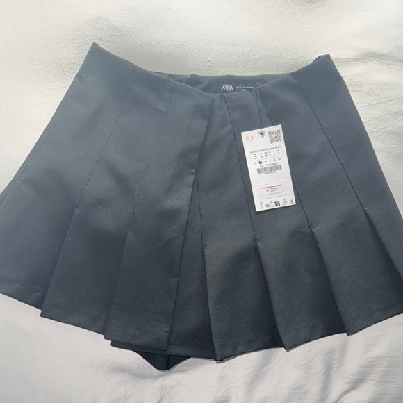 ZARA PLEATED MINI SKIRT - Picture 1 of 5